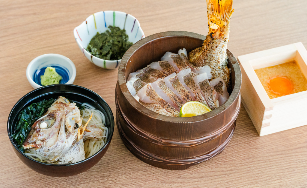 “淡路島天然”丸ごと真鯛炙り丼