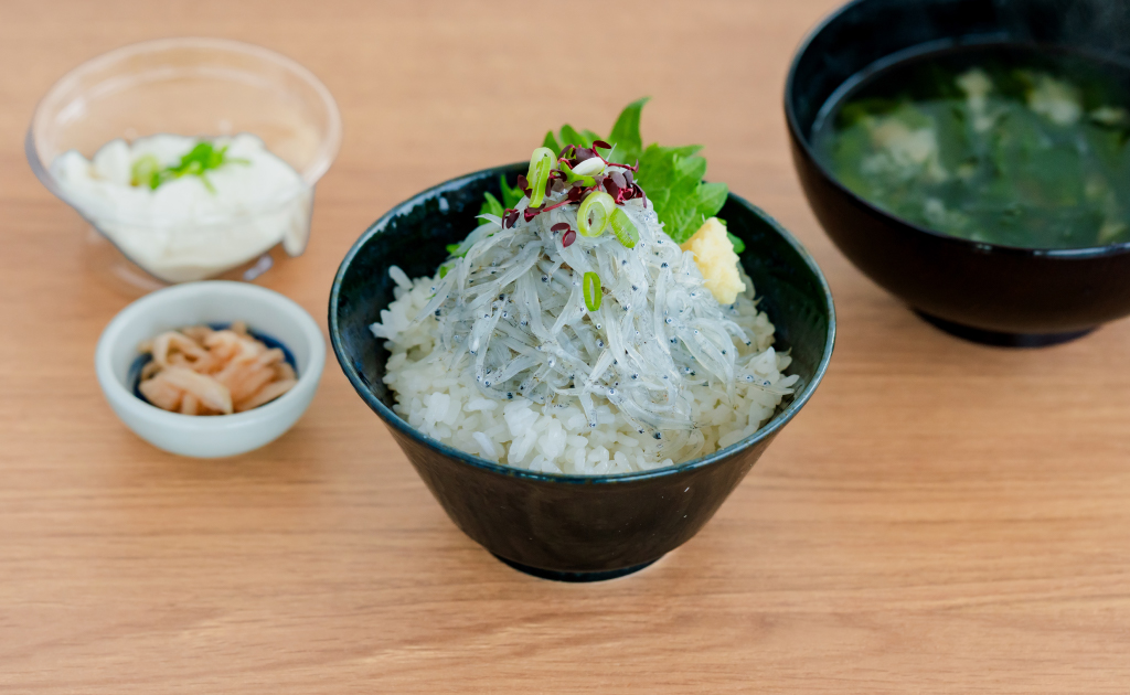 淡路島生しらす丼画像